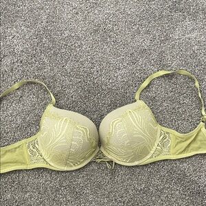 Victoria's Secret Lace Underwire Bra in Soft Yellow